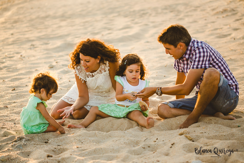 Blanca Quiroga. Fotografia infantil, familias, niños en la playa. Chiclana