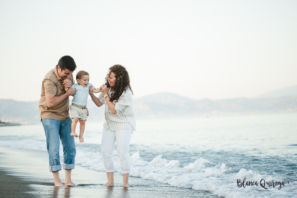 Blanca Quiroga. Fotografo familia, niños, bebes sevilla en la playa.Blanca Quiroga. Fotografo familia, niños, bebes sevilla en la playa.
