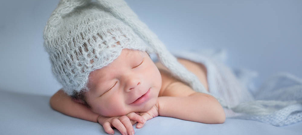 Fotografía de recién nacido en Sevilla. Newborn bebé con 7 días.