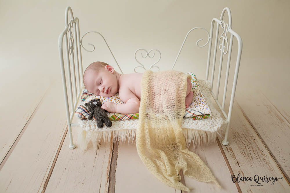 Fotografía de recién nacido en Sevilla. Newborn bebé de 15 días.