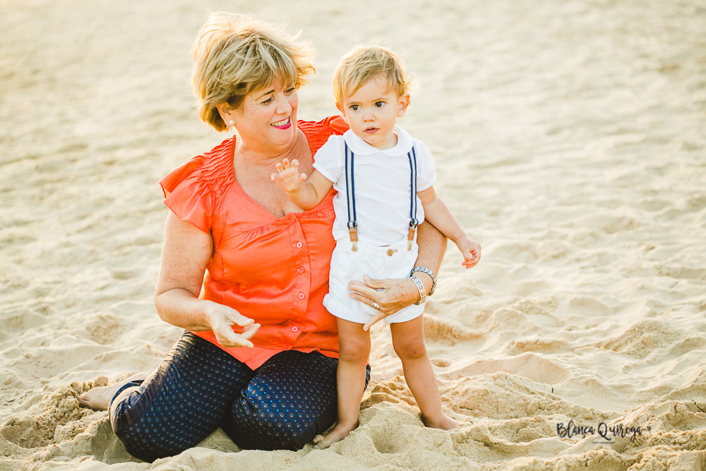Blanca Quiroga. Fotografo familia, niños en la playa. mazagón