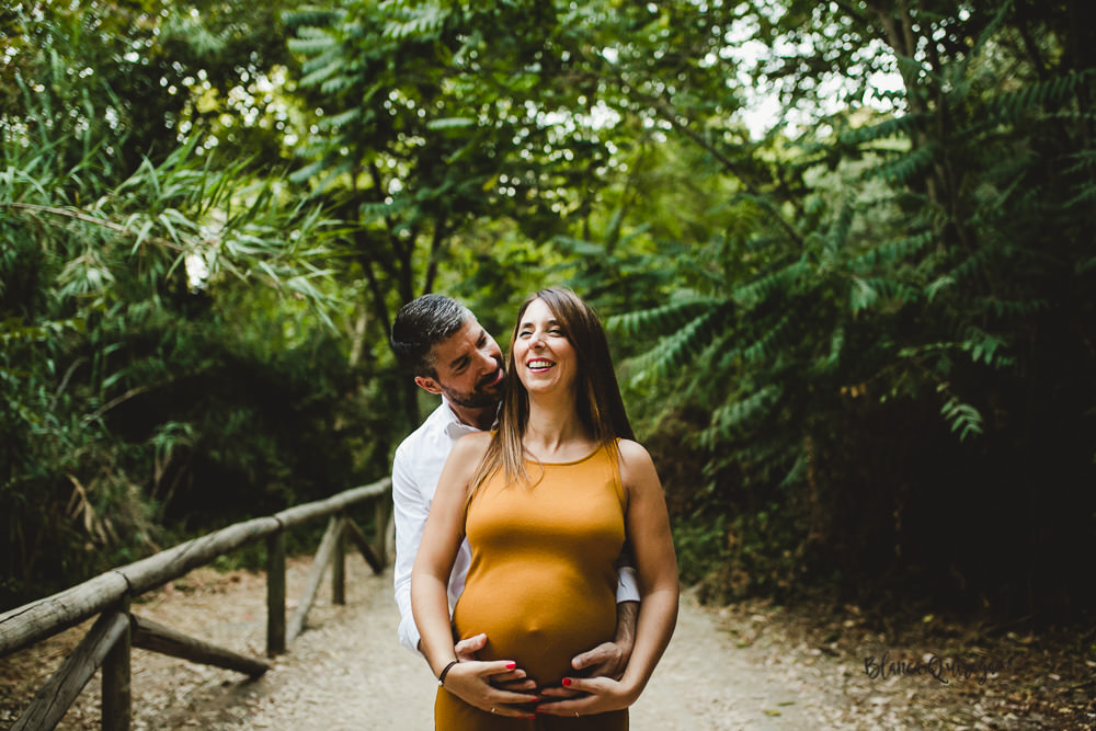 Fotografía de embarazo en el parque de Oromana. Sevilla.