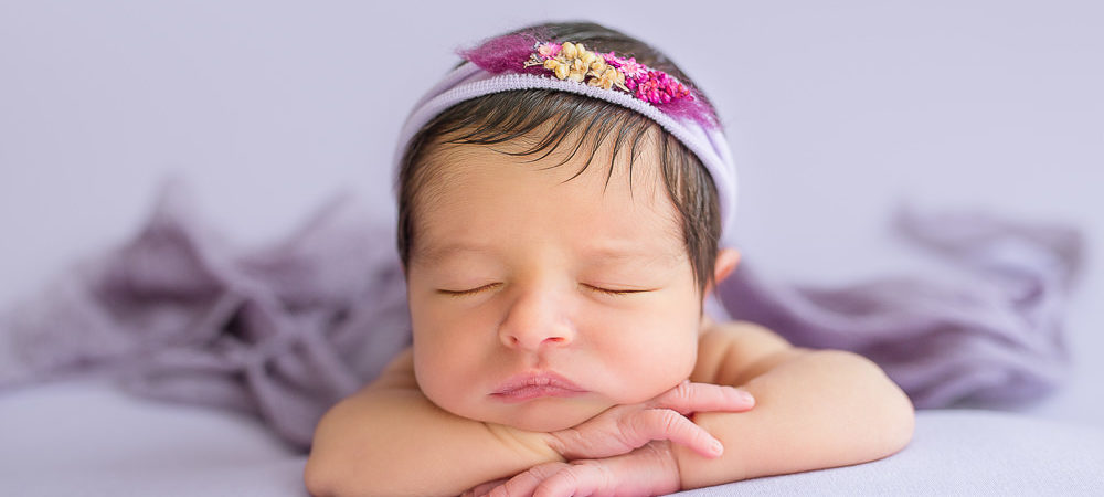 Fotografía de recién nacido en Sevilla. Newborn bebé de 7 días.