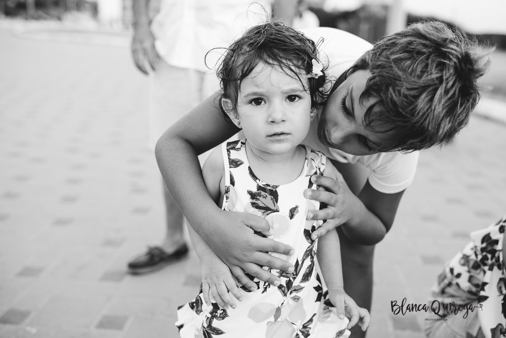 Blanca Quiroga. Fotografía de familias en la playa. Sevilla.