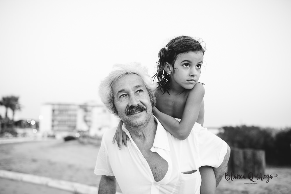 Blanca Quiroga. Fotografía de familias en la playa. Sevilla.