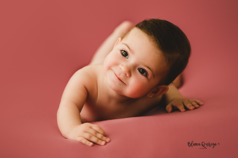 Fotografía niños en estudio Sevilla. Bebé 9 meses.