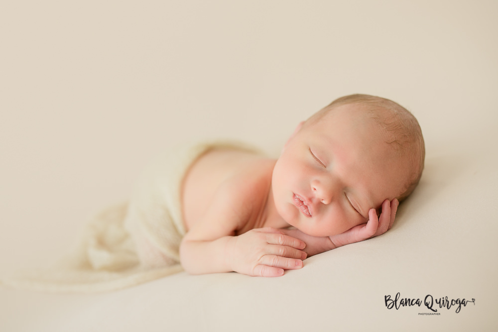 Fotografía de recién nacido en Sevilla. Newborn bebé 11 días.