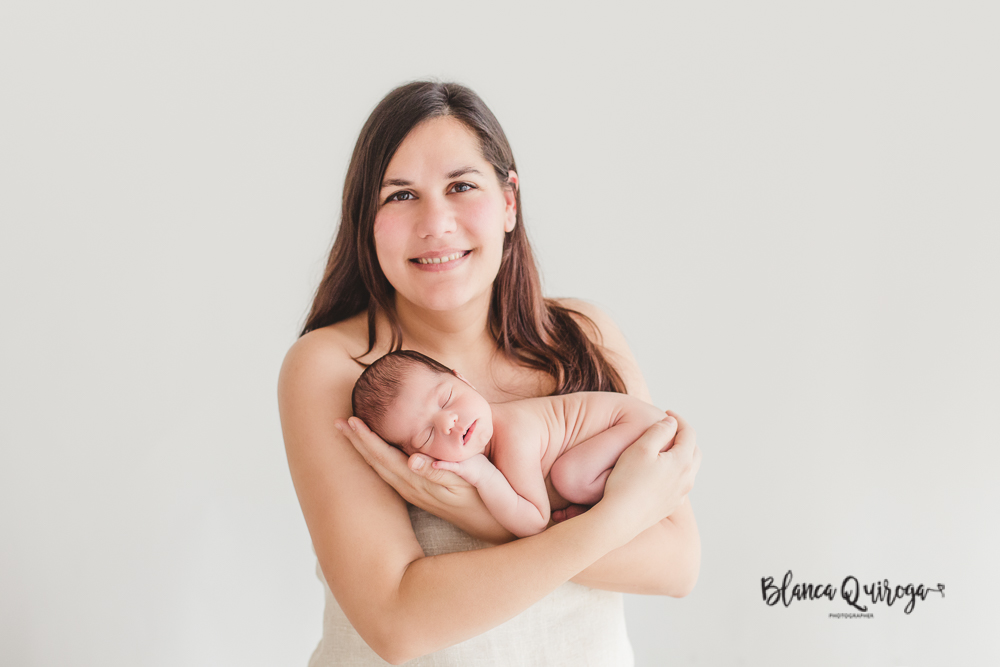Blanca Quiroga. Fotografia Newborn, regine nacido, bebe en estudio de Sevilla.