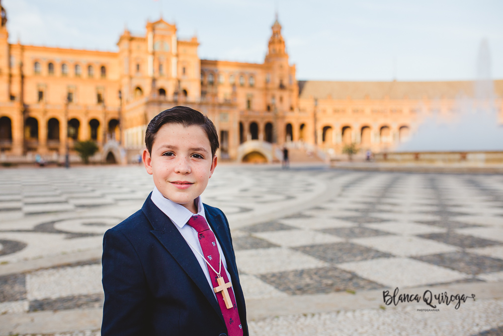 Blanca Quiroga. Fotografia comunion plaza de España y parque Maria Luisa en Sevilla