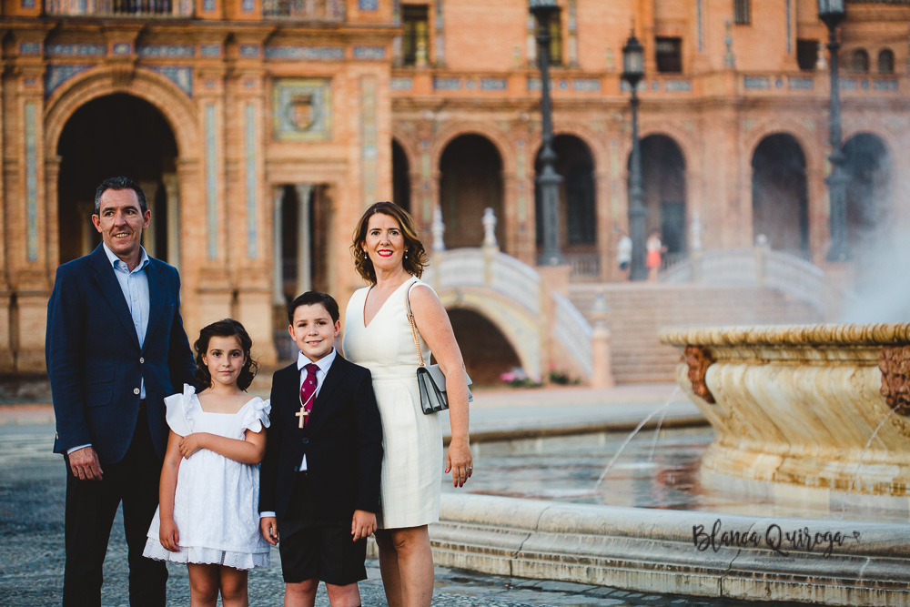 Blanca Quiroga. Fotografia comunion plaza de España y parque Maria Luisa en Sevilla