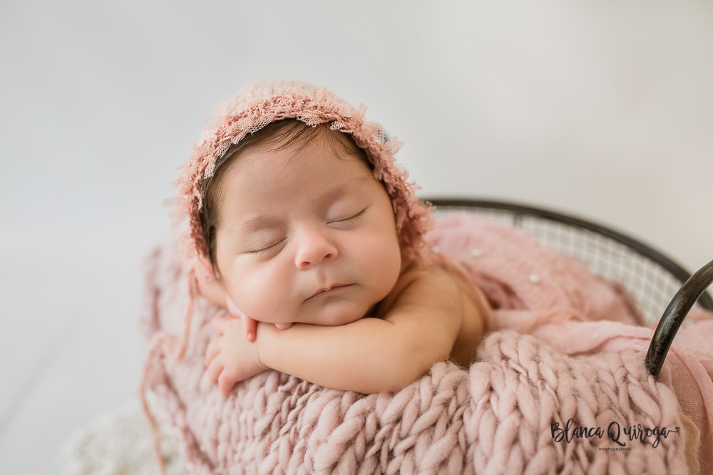 Blanca Quiroga. Fotografia bebe, recien nacido, newborn estudio en Sevilla