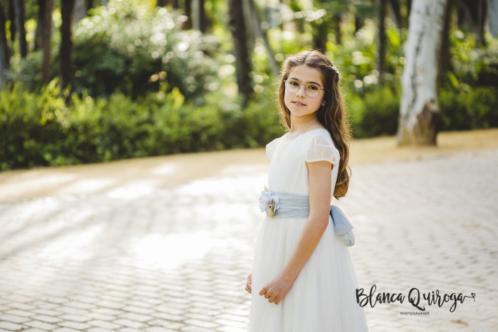 Blanca Quiroga. Fotografía comunion Plaza de España en Sevilla