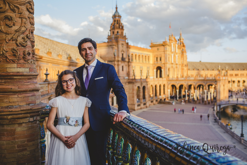 Blanca Quiroga. Fotografía comunion Plaza de España en Sevilla