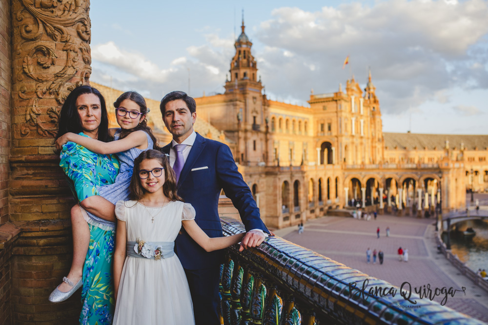 Blanca Quiroga. Fotografía comunion Plaza de España en Sevilla