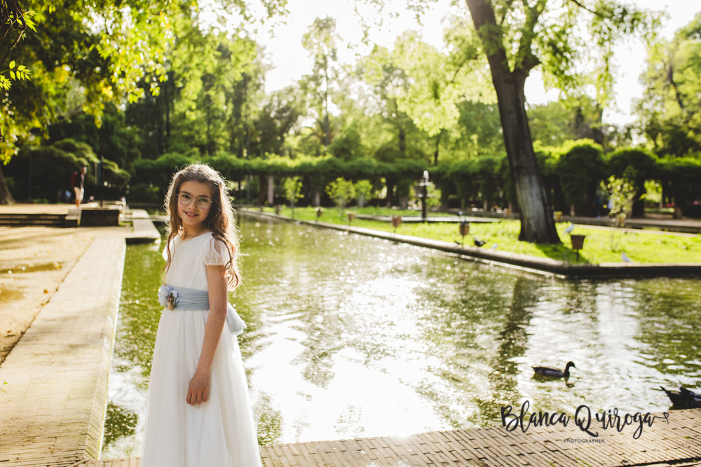 Blanca Quiroga. Fotografía comunion Plaza de España en Sevilla