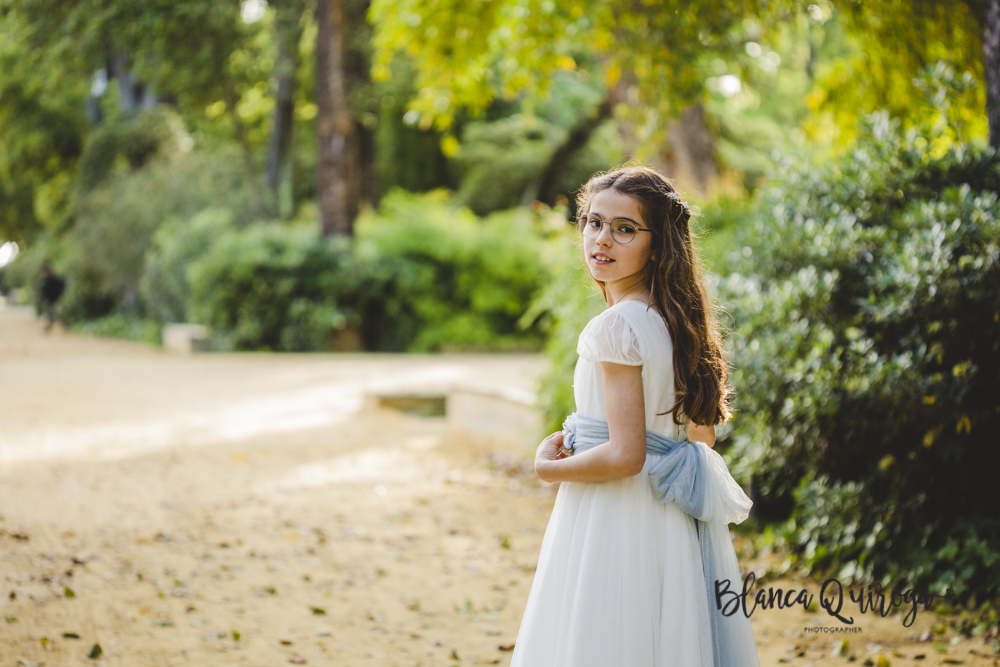 Blanca Quiroga. Fotografía comunion Plaza de España en Sevilla