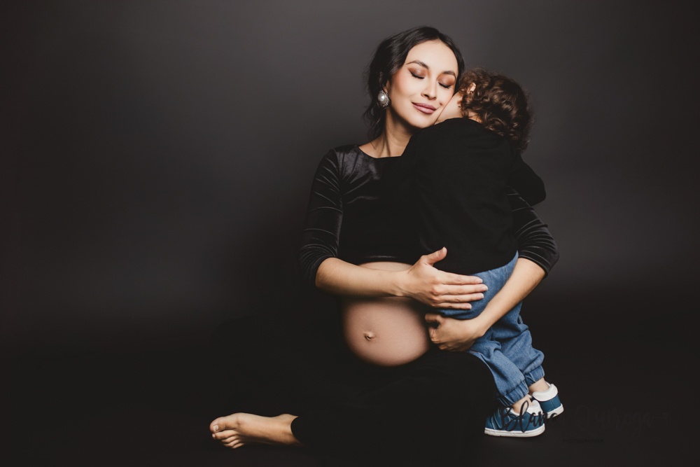 Blanca Quiroga. Fotografía embarazo estudio en Sevilla