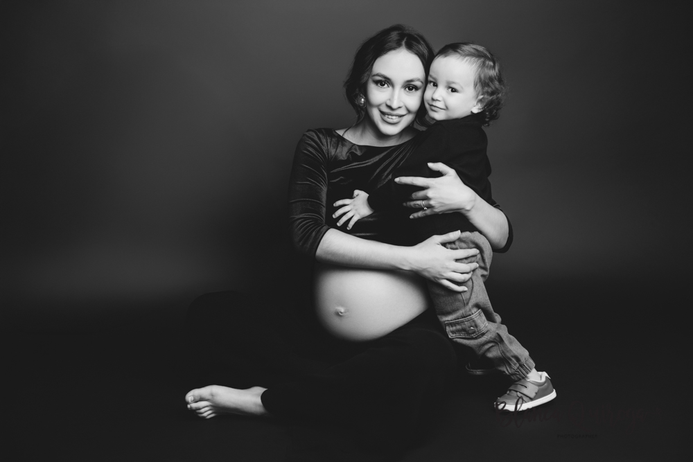 Blanca Quiroga. Fotografía embarazo estudio en Sevilla