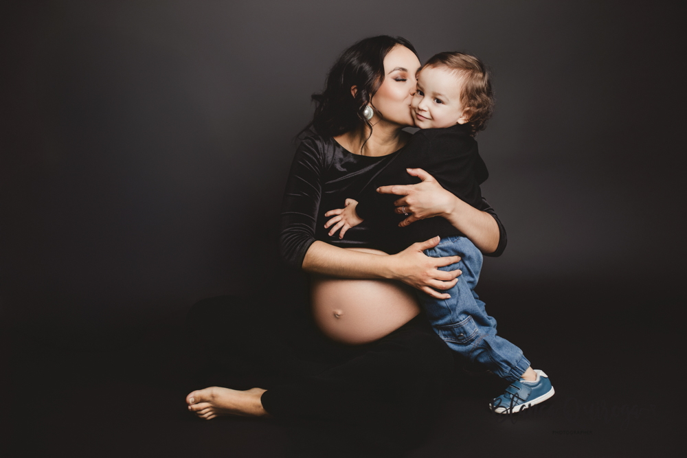 Blanca Quiroga. Fotografía embarazo estudio en Sevilla