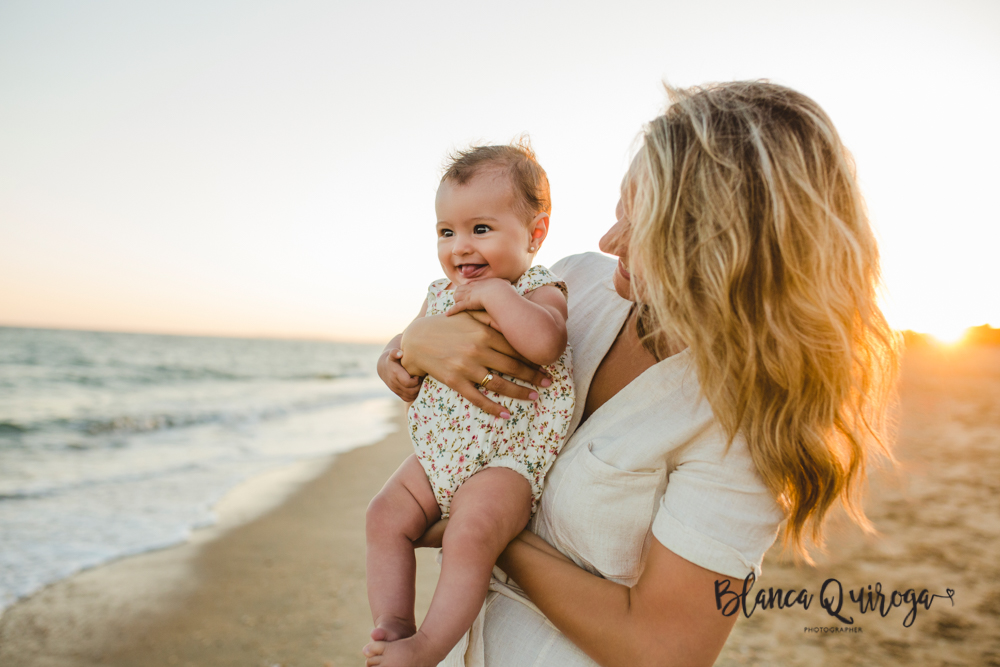 Blanca Quiroga. Fotografía de familia en la playa. Huelva.