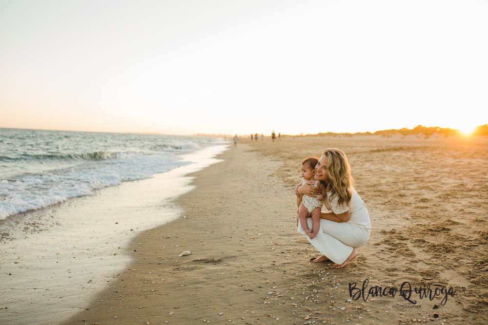 Blanca Quiroga. Fotografía de familia en la playa. Huelva.