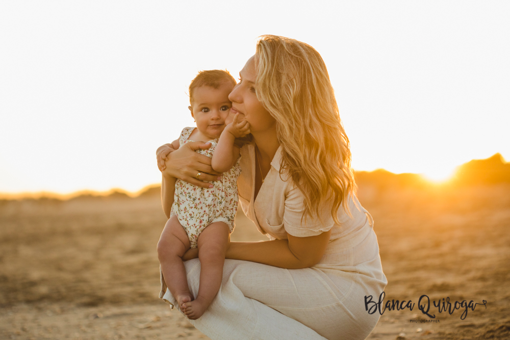 Blanca Quiroga. Fotografía de familia en la playa. Huelva.
