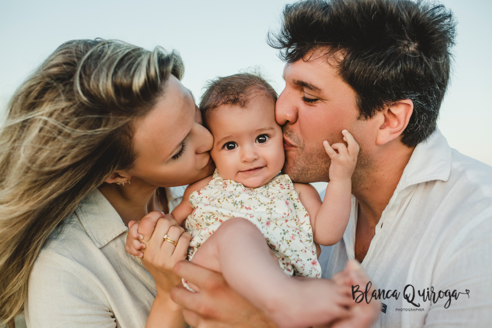 Blanca Quiroga. Fotografía de familia en la playa. Huelva.