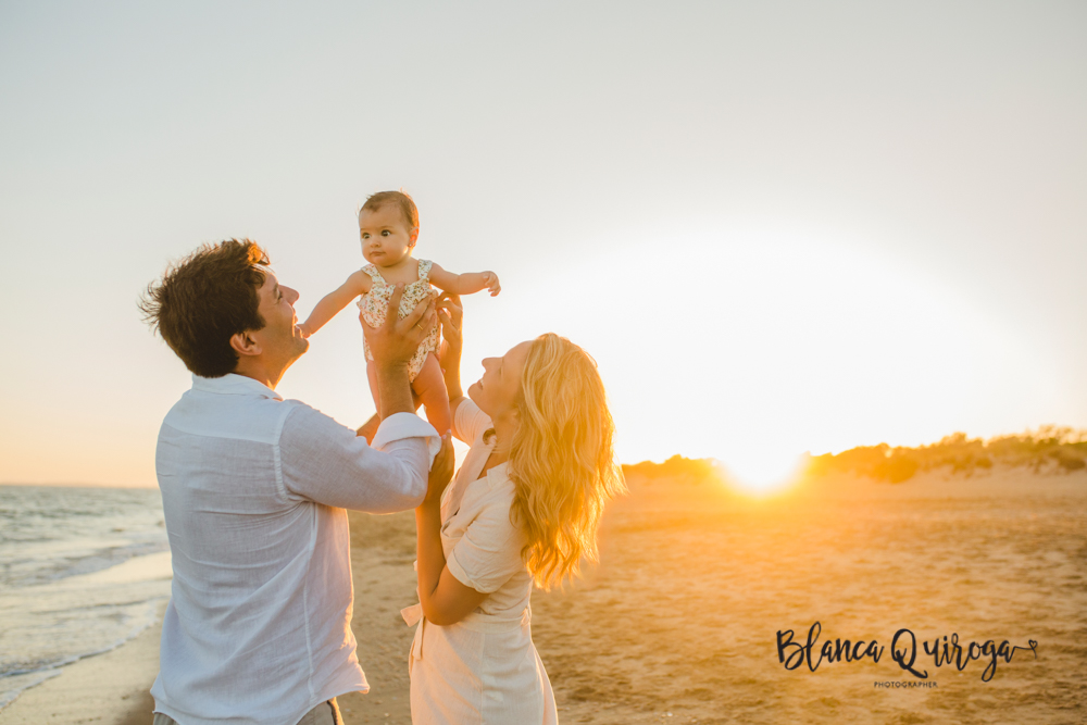 Blanca Quiroga. Fotografía de familia en la playa. Huelva.