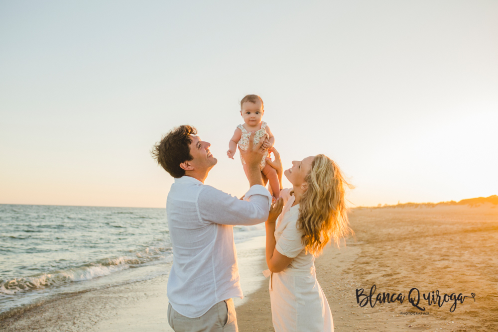 Blanca Quiroga. Fotografía de familia en la playa. Huelva.