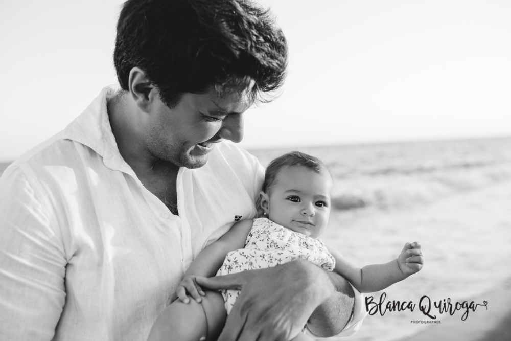 Blanca Quiroga. Fotografía de familia en la playa. Huelva.