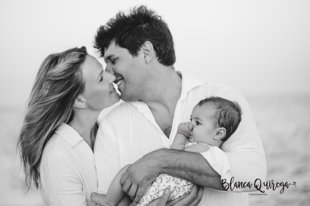 Blanca Quiroga. Fotografía de familia en la playa. Huelva.