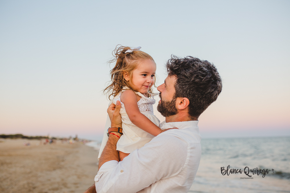 Blanca Quiroga. Fotografía familia en la playa. Huelva