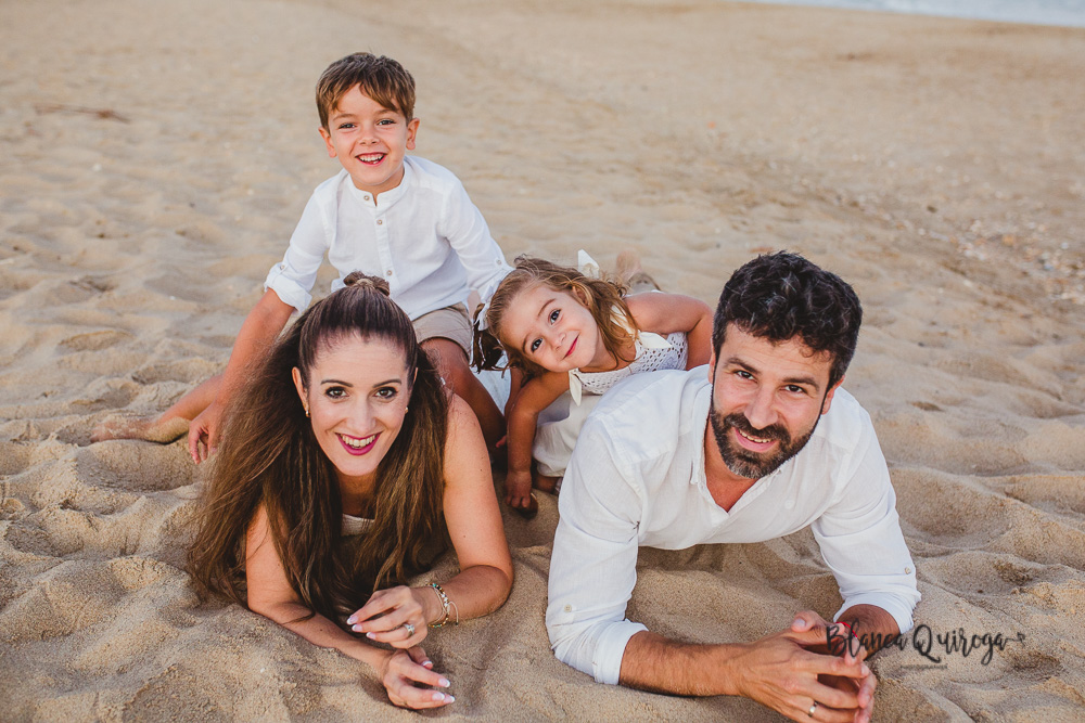 Blanca Quiroga. Fotografía familia en la playa. Huelva