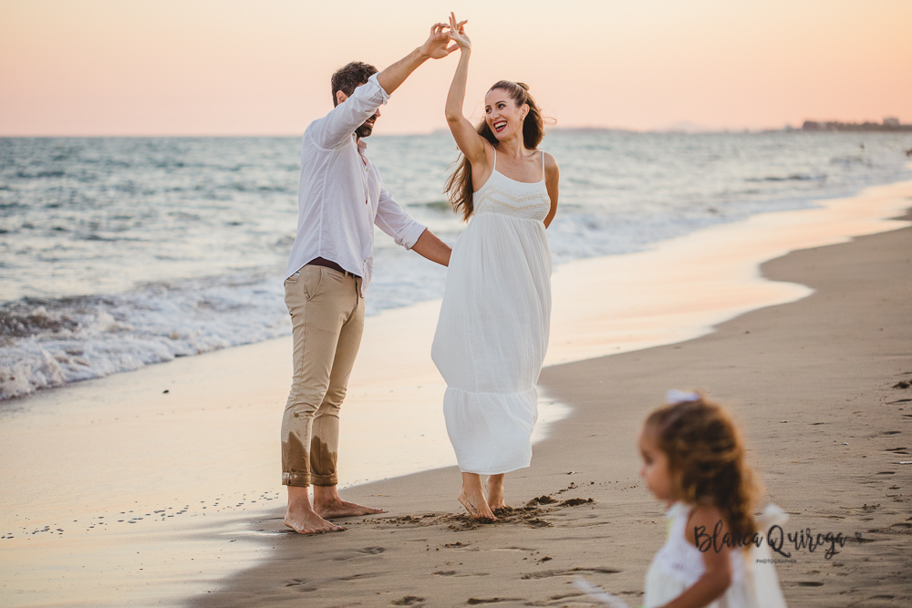 Blanca Quiroga. Fotografía familia en la playa. Huelva