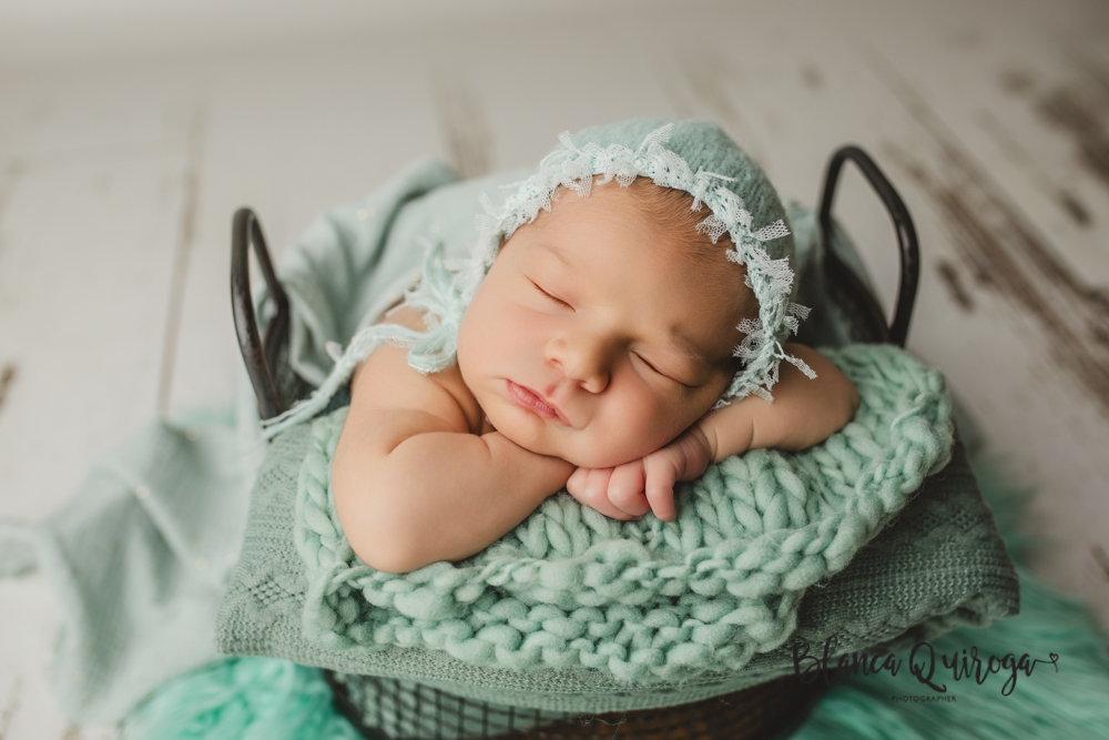 Blanca Quiroga. Fotografía bebe, recién nacido, Newborn estudio sevilla