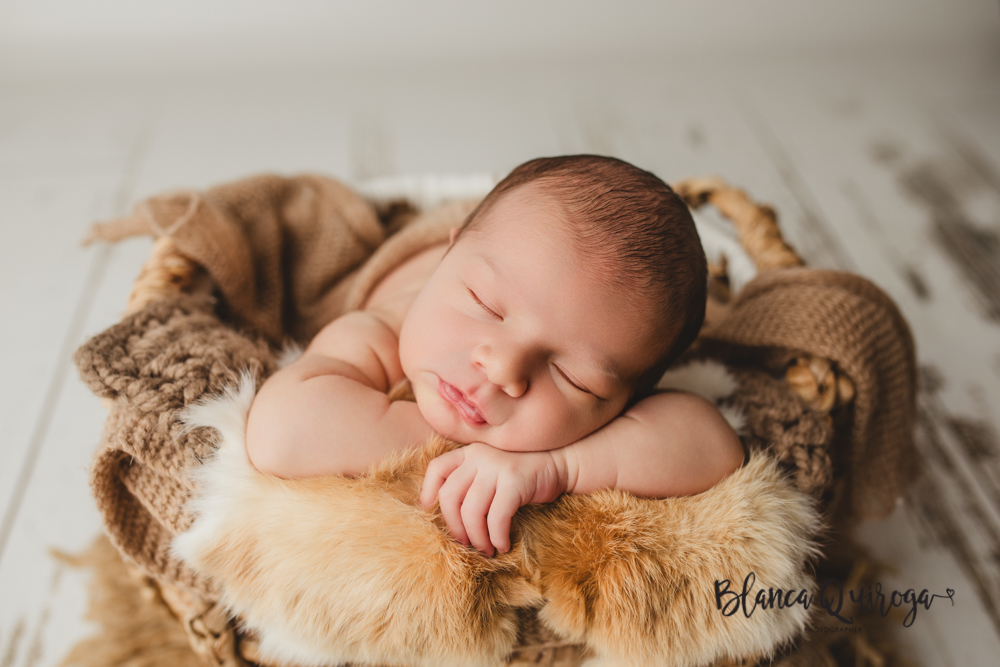Blanca Quiroga. Fotografía bebe, recién nacido, Newborn estudio sevilla