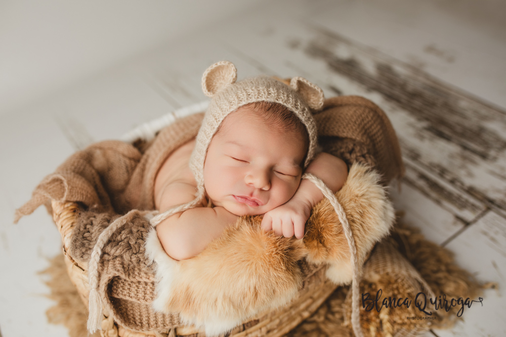 Blanca Quiroga. Fotografía bebe, recién nacido, Newborn estudio sevilla