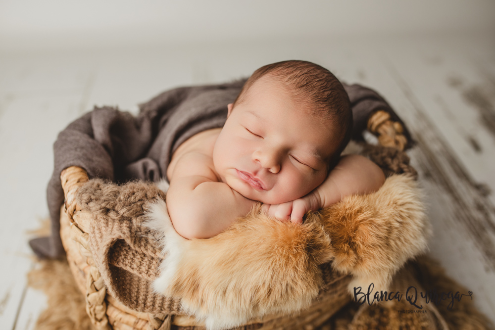 Blanca Quiroga. Fotografía bebe, recién nacido, Newborn estudio sevilla