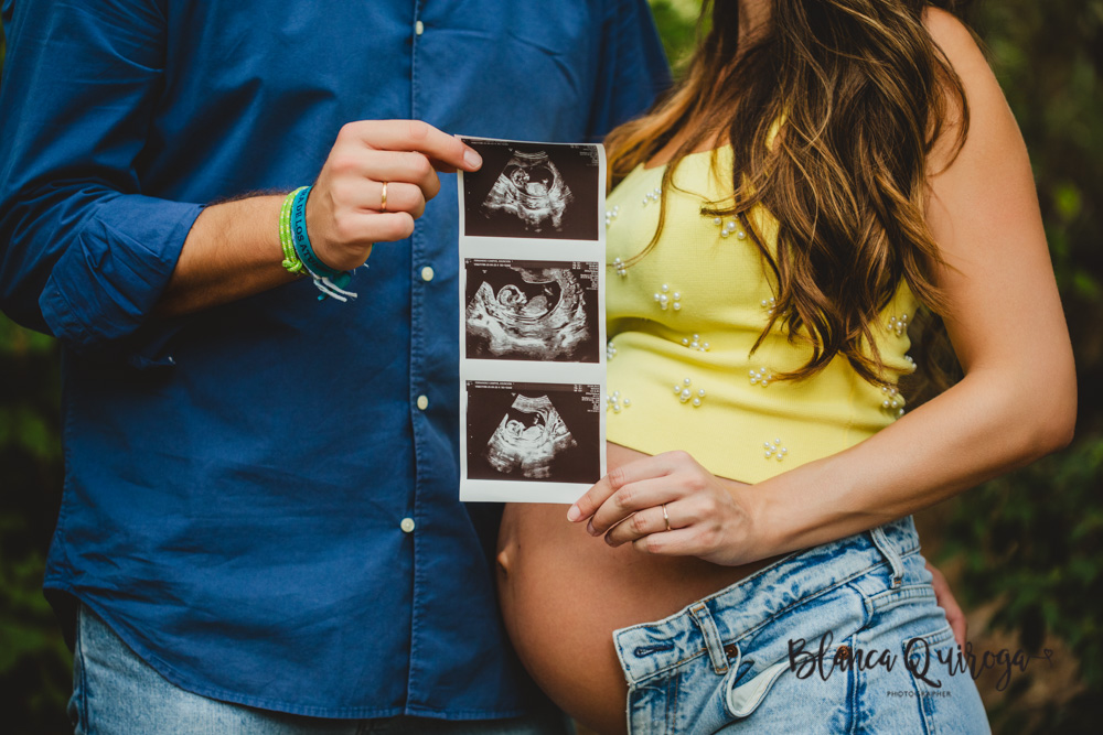 Blanca Quiroga. Fotografía de embarazo en el parque. Sevilla