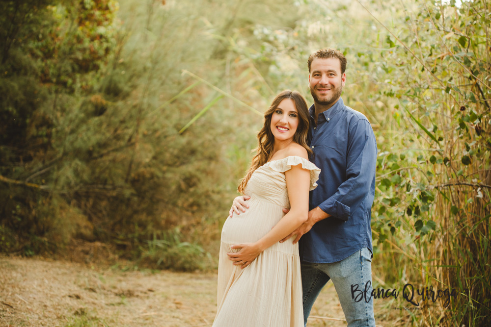 Blanca Quiroga. Fotografía de embarazo en el parque. Sevilla