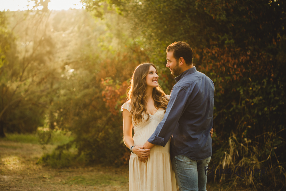Blanca Quiroga. Fotografía de embarazo en el parque. Sevilla