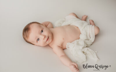 Fotografía de recién nacido en Sevilla. Bebé de 1,5 meses.