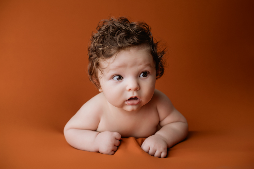 BlancaQuiroga. Fotografía seguimiento 1º año bebé en estudio en Sevilla