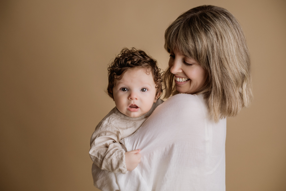 BlancaQuiroga. Fotografía seguimiento 1º año bebé en estudio en Sevilla