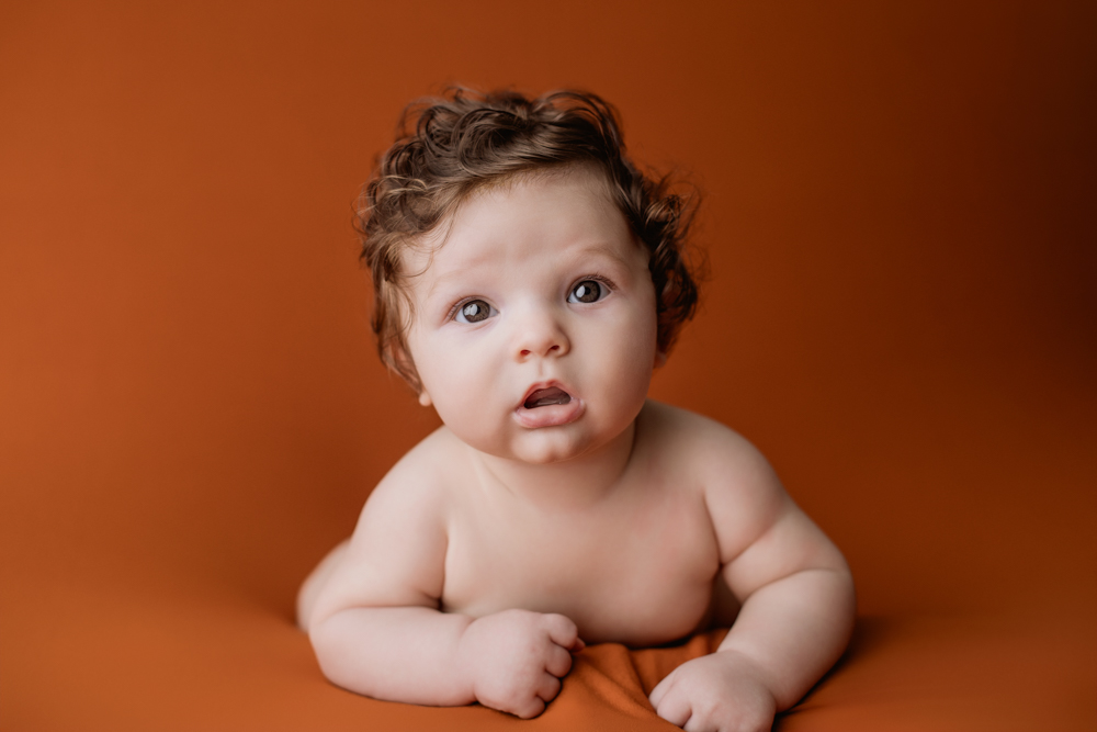 BlancaQuiroga. Fotografía seguimiento 1º año bebé en estudio en Sevilla