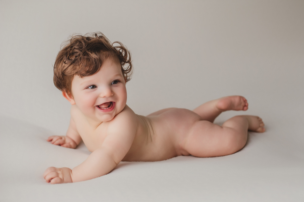 BlancaQuiroga. Fotografía seguimiento 1º año bebé en estudio en Sevilla