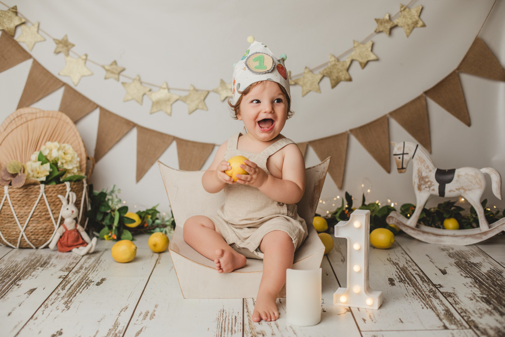 BlancaQuiroga. Fotografía seguimiento 1º año bebé en estudio en Sevilla