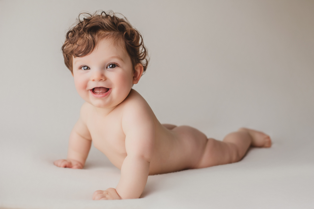 BlancaQuiroga. Fotografía seguimiento 1º año bebé en estudio en Sevilla