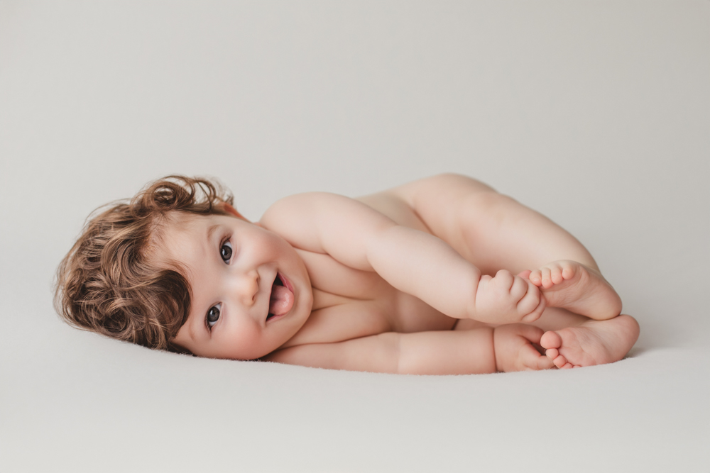 BlancaQuiroga. Fotografía seguimiento 1º año bebé en estudio en Sevilla