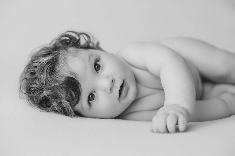 BlancaQuiroga. Fotografía seguimiento 1º año bebé en estudio en Sevilla
